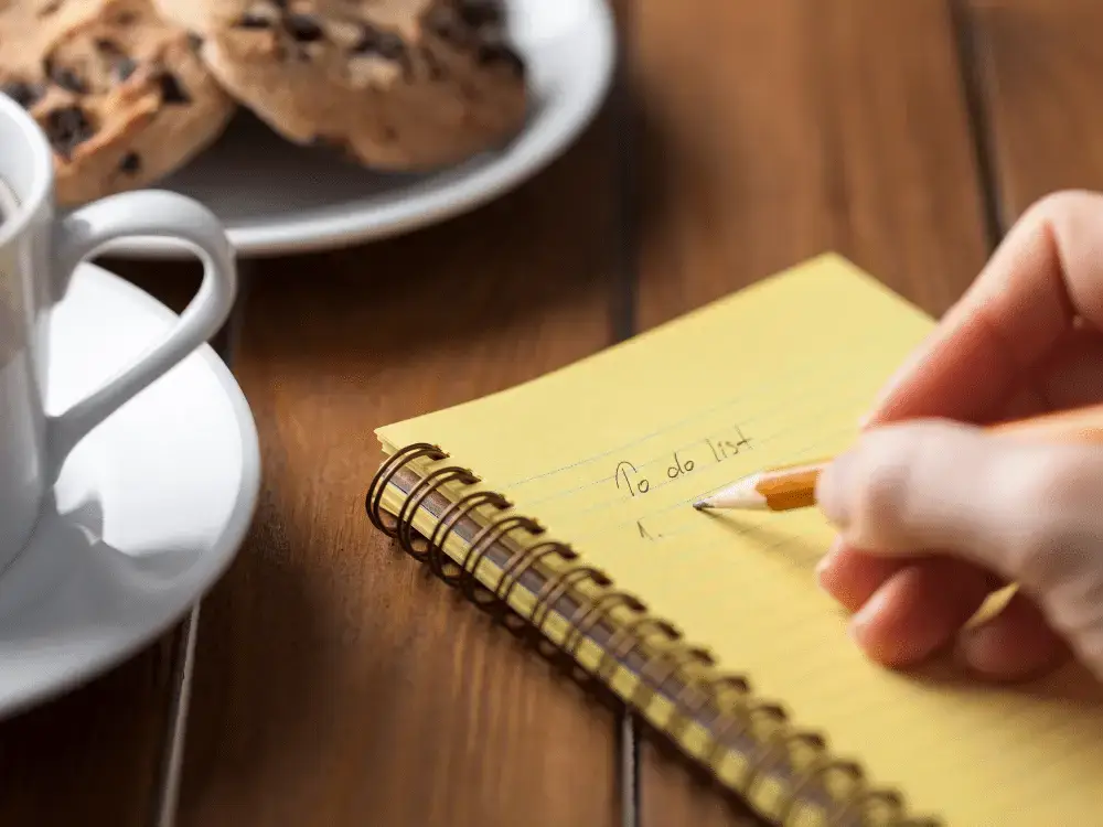 roof checklist - writing to do list on a notepad