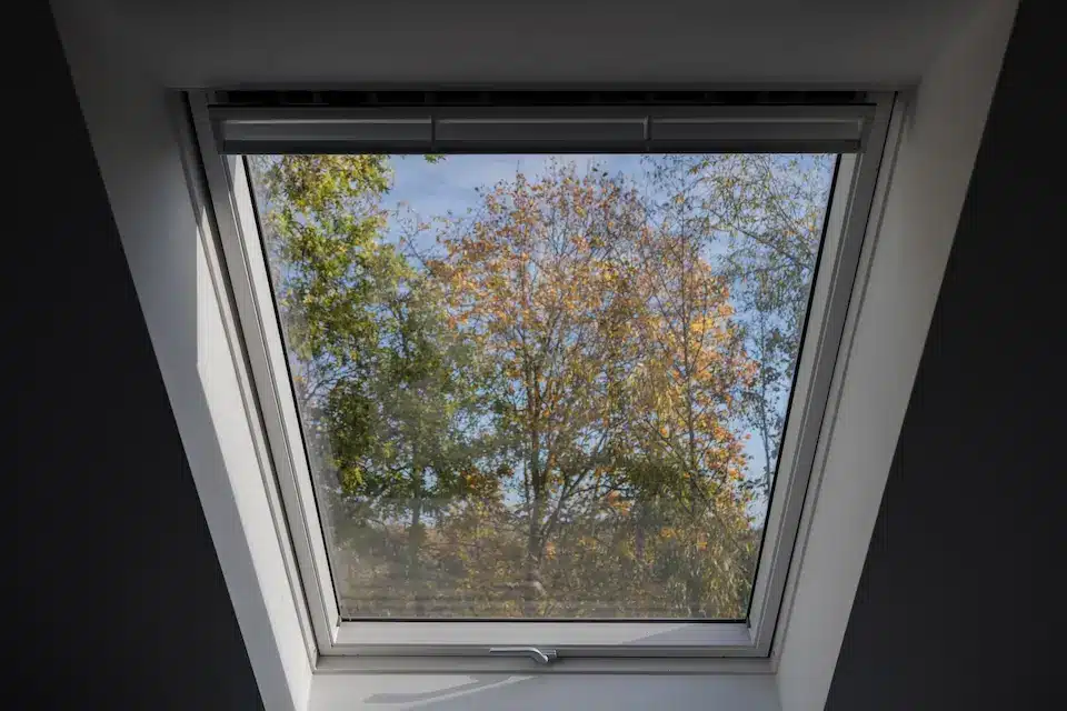 Understand the difference between a suntunnel vs skylights